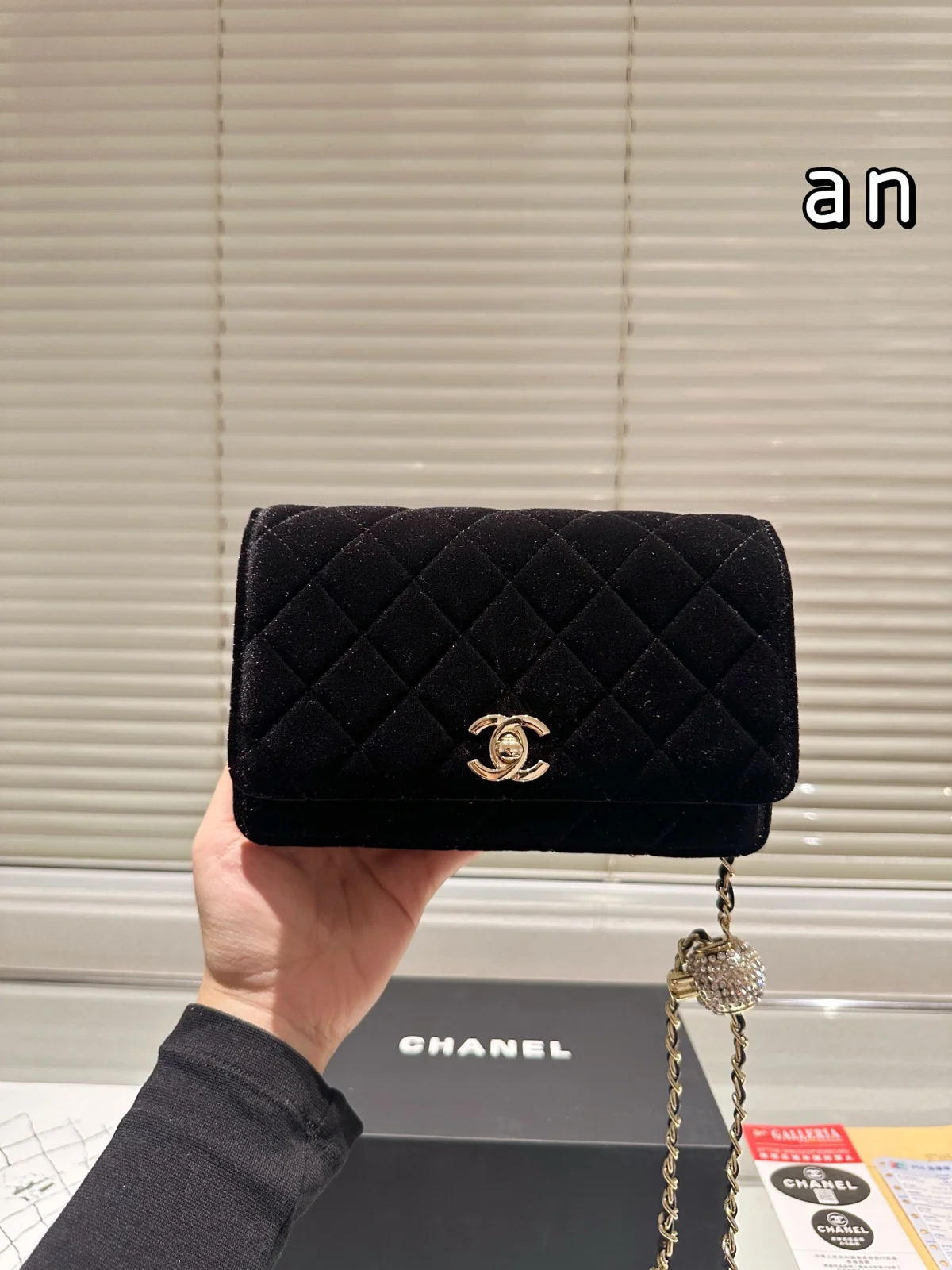 Chanel 19