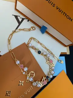 Louis Vuitton classic floral design double flower design pendant necklace