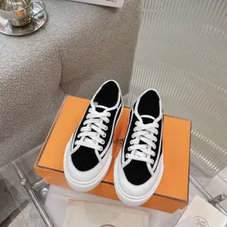Hermès latest casual white shoes