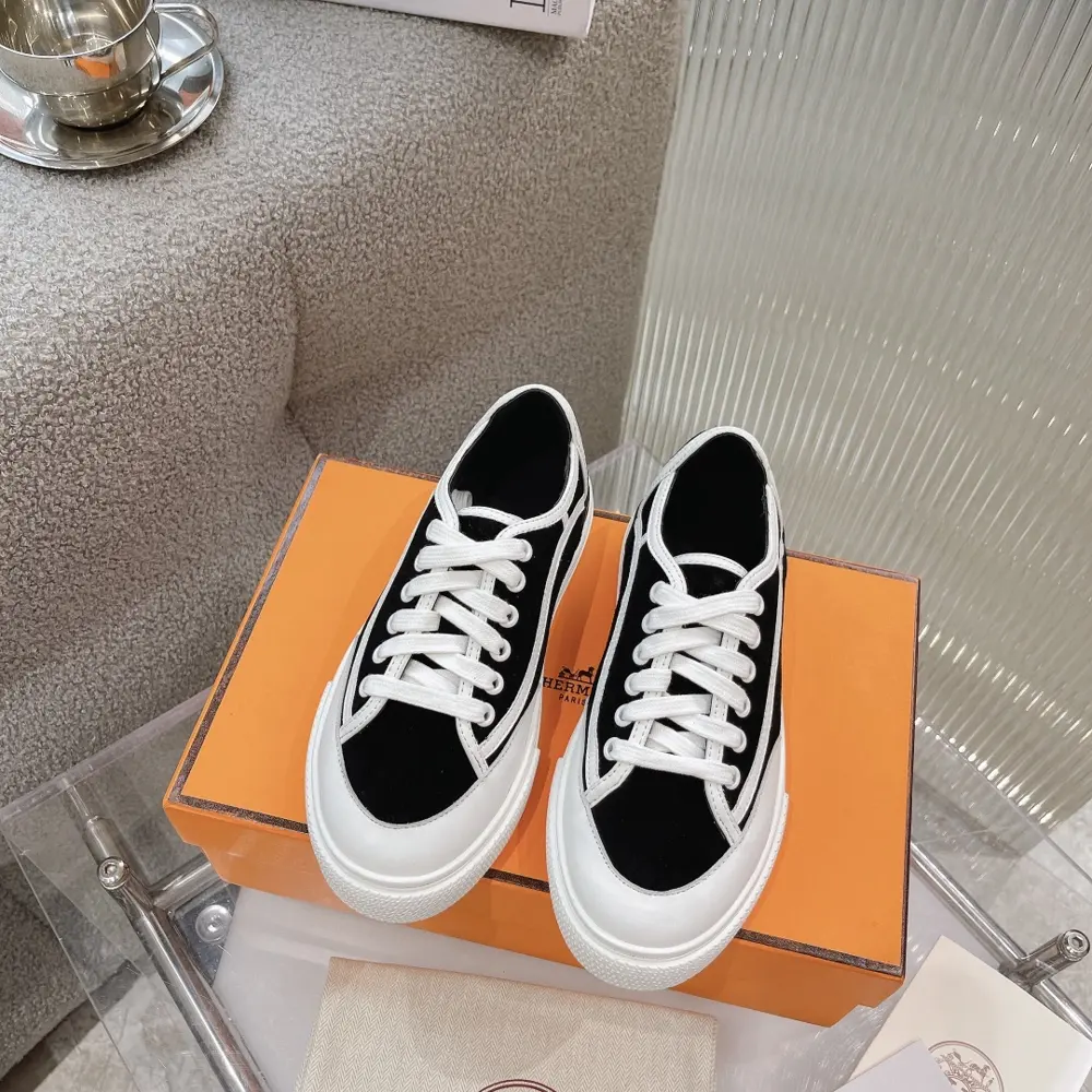 Hermès latest casual white shoes