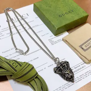 The latest Gucci necklace with a higher-end chain. The same style as the stars. Anger