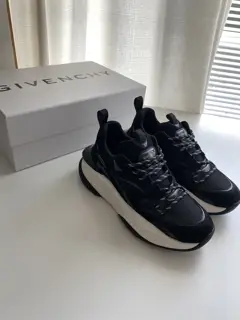 Givenchy low-top sneakers