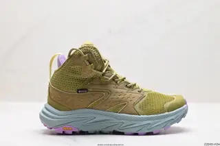 Adidas uses nubuck leather combined with mesh fabric upper material #Lightweight material