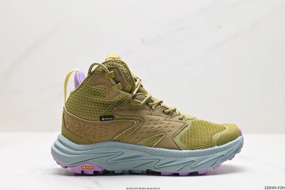 Adidas uses nubuck leather combined with mesh fabric upper material #Lightweight material