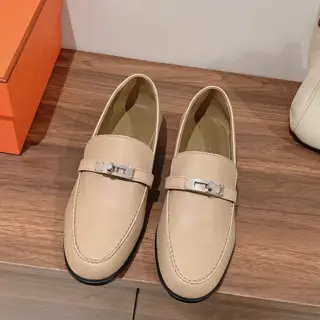 Hermes Kelly buckle loafers. I bought the product again at the beginning of the year. It