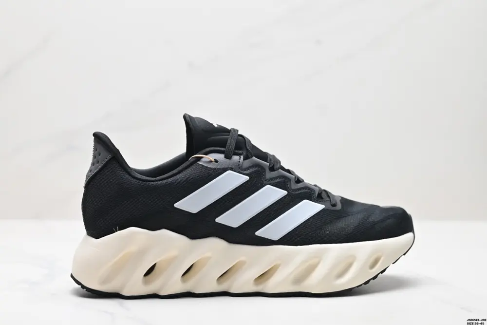 Adidas SWITCH FWD M Alpha Series logo FZ5621