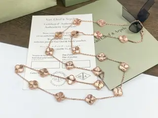 Van Cleef & Arpels Four-leaf Clover 20 Flower Necklace
