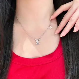 Louis Vuitton classic floral design double flower necklace