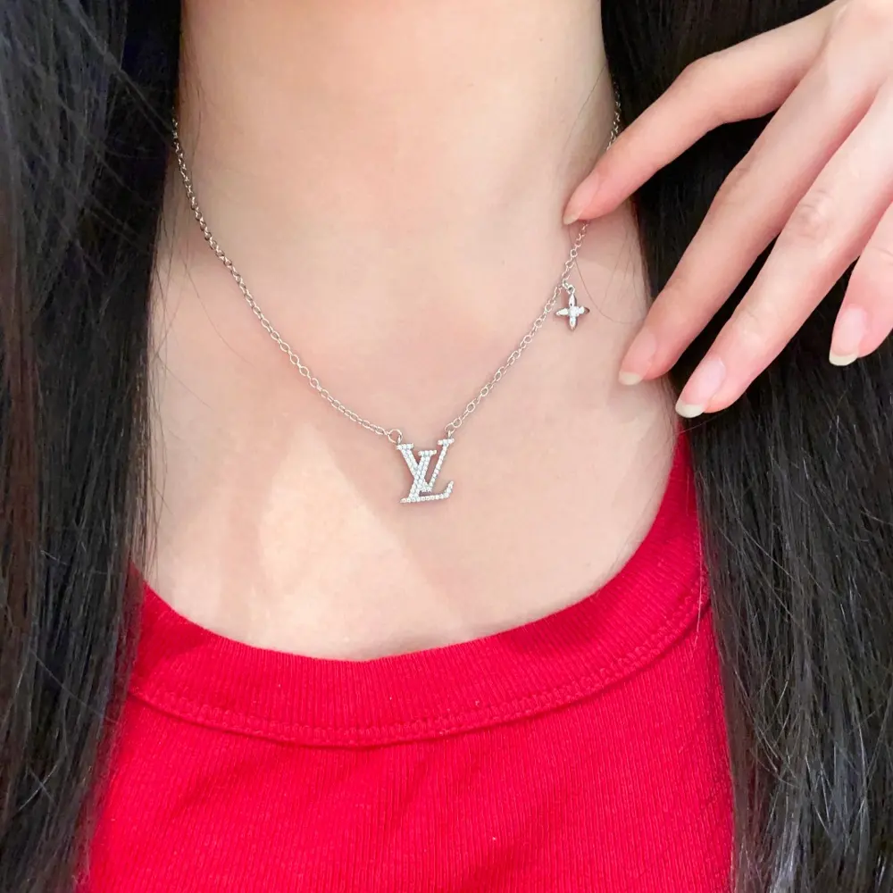 Louis Vuitton classic floral design double flower necklace