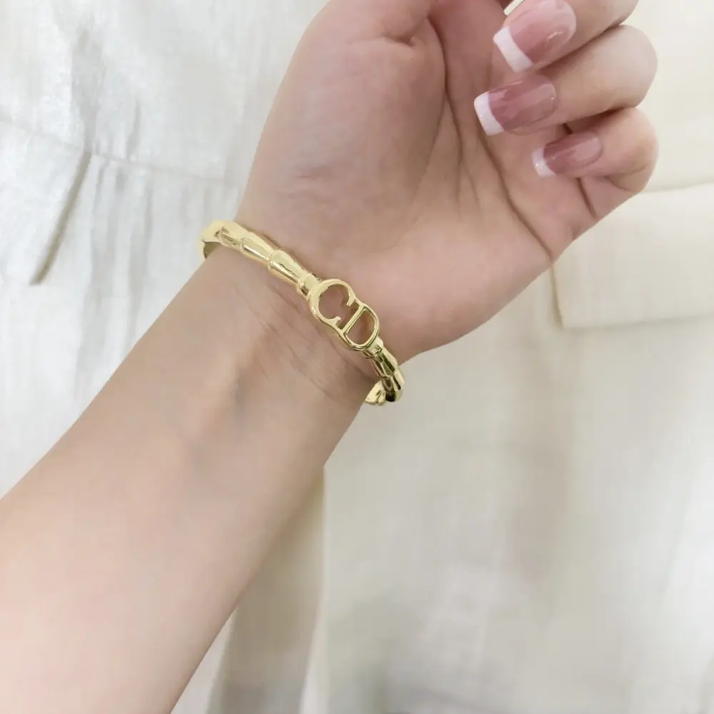 Dior’s new beautiful open bracelet can be salty or sweet. The new CD bamboo snake bone