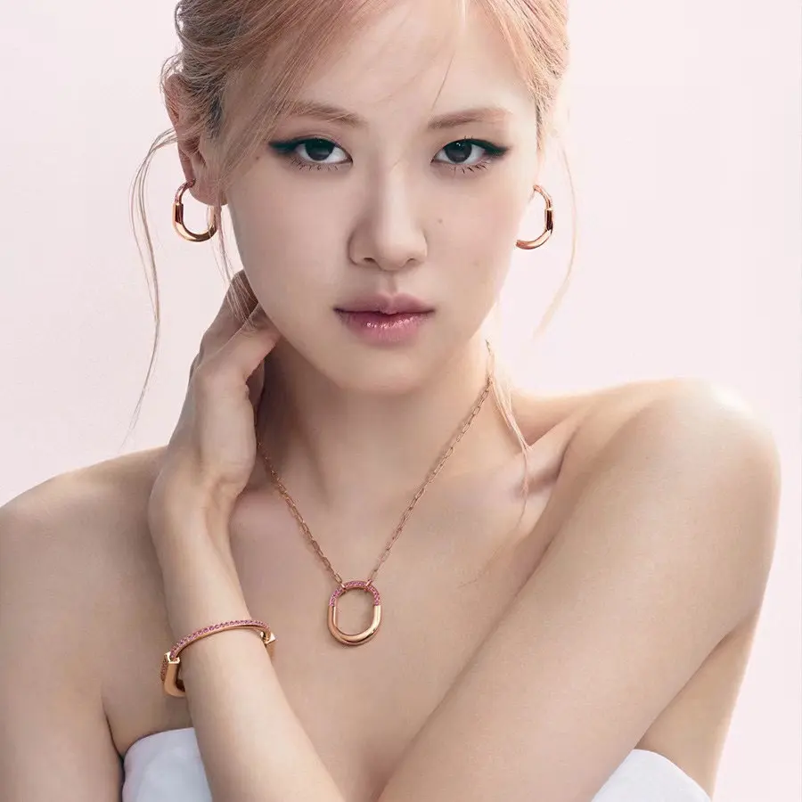Tiffany’s new hot-selling U-shaped lock small pink diamond necklace