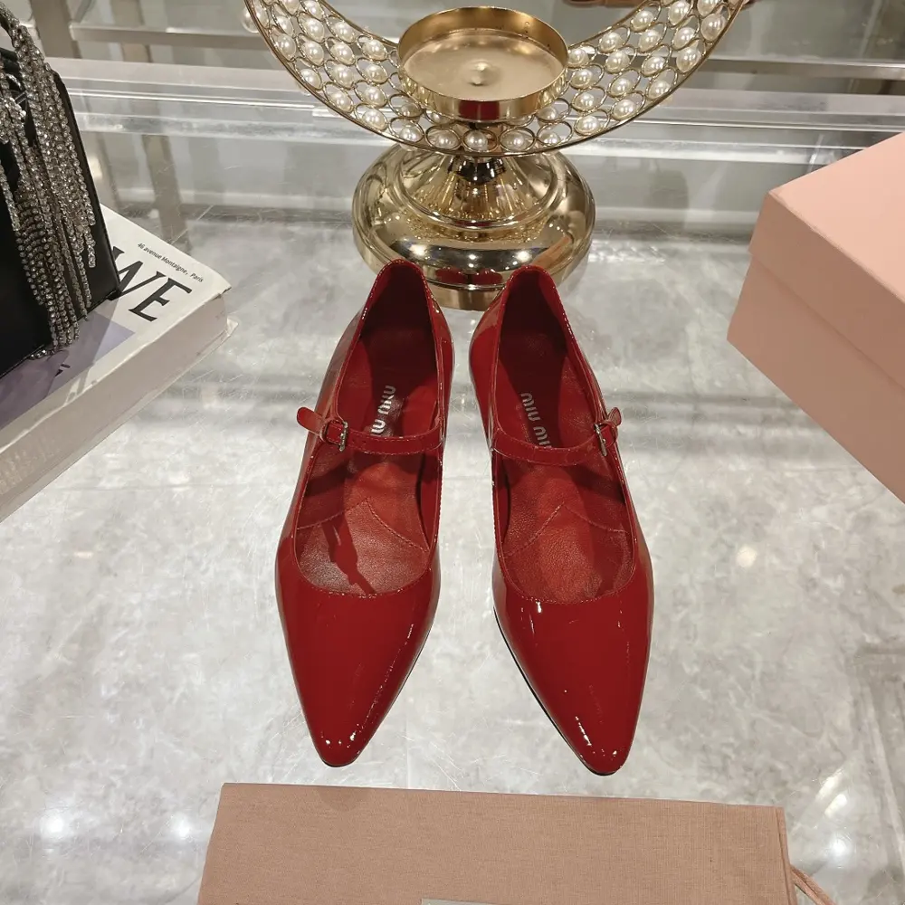 Miu Miu Miu 24 new pointed Mary Jane shoes Retro and fashionable items Perfect for