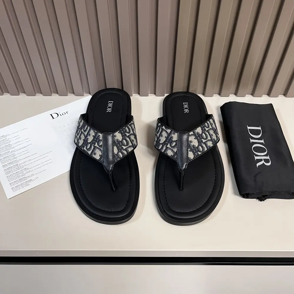 Dior Aqua sandals are elegant yet casual. The cross-strap design is reinterpreted in Dior