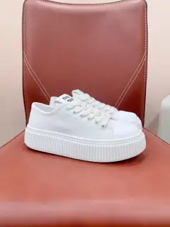 Miu Miu Miu The overall shoe shape is very delicate and not bulky