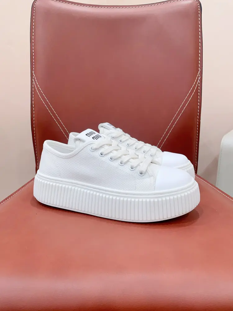 Miu Miu Miu The overall shoe shape is very delicate and not bulky