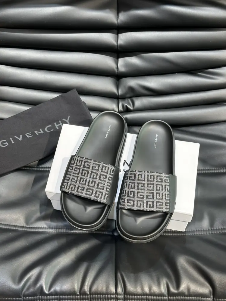 Givenchy classic men’s slippers