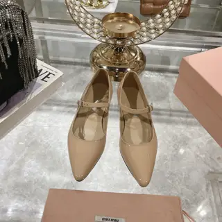 Miu Miu Miu 24 new pointed Mary Jane shoes Retro and fashionable items Perfect for