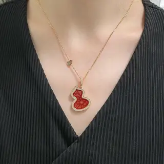 Qeelin Qilin medium lace red gourd necklace