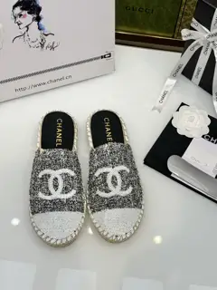 Chanel’s new half-up CHANEL sequined shoes Chanel linen rope sole fisherman shoes. The upper