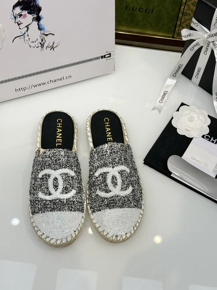 Chanel’s new half-up CHANEL sequined shoes Chanel linen rope sole fisherman shoes. The upper