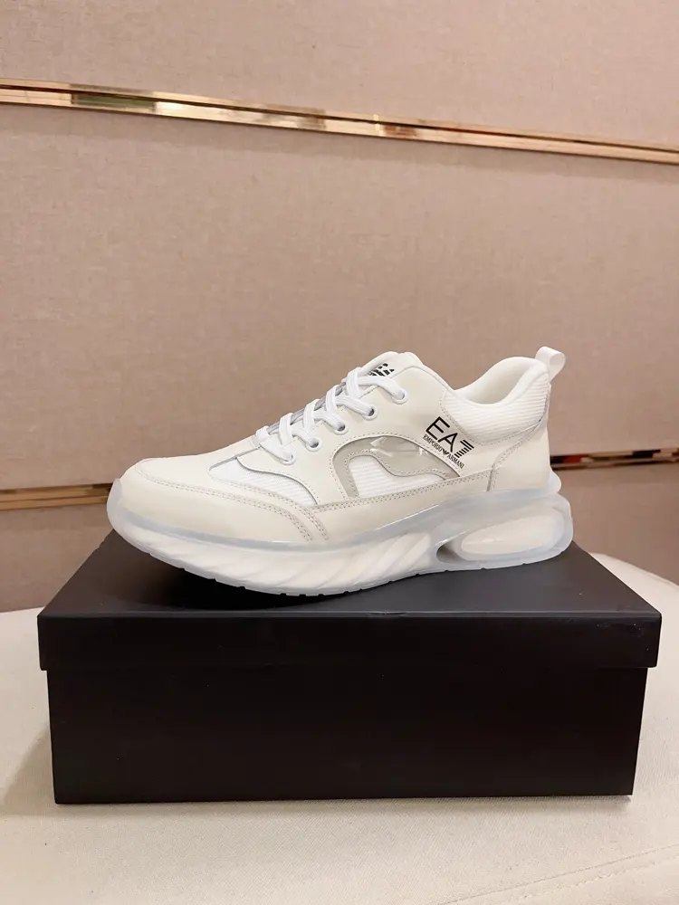 Armani casual shoes upper Italian imported cowhide. Fully imported mesh lining + leather