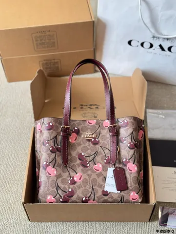 COACH Tote