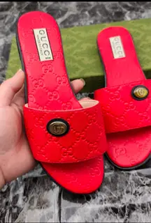 Gucci slippers
