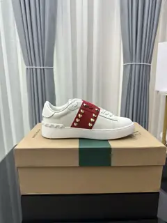Valentino rivet thick sole casual sports shoes heightening white shoes