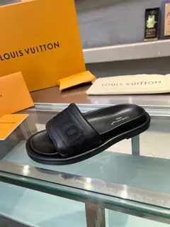 Louis Vuitton casual slippers~