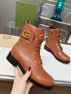 GUCCI 2024 latest model. Available at the counters. The classic style is revitalized