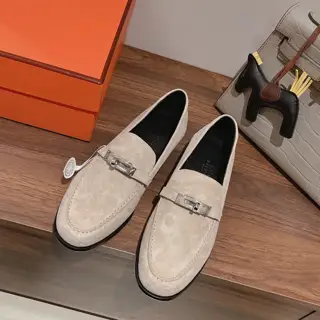 Hermes Kelly buckle loafers. I bought the product again at the beginning of the year. It