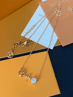 Louis Vuitton classic floral design double flower design pendant necklace