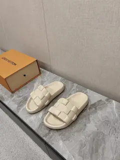 Louis Vuitton Early Spring New Embossed LOGO Couple Slippers Candy Color Series