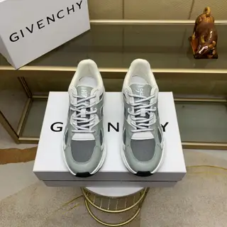 Givenchy men’s low-top jogging sneakers