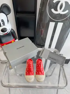 BALENCIAGA|New Paris casual canvas shoes My favorite canvas shoes. Timeless style. Never