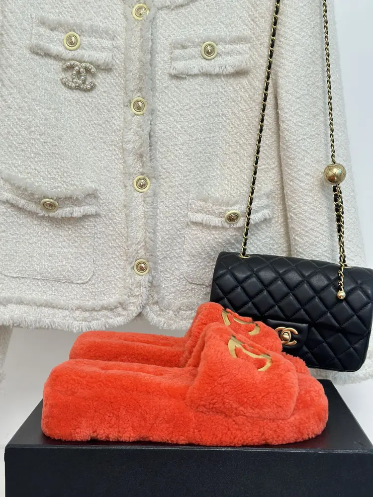 Chanel classic double C thick-soled furry slippers