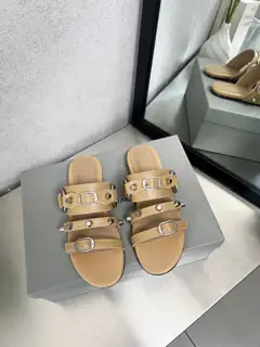 Balenciaga latest series personalized rivet leather outsole