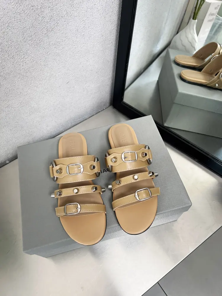 Balenciaga latest series personalized rivet leather outsole