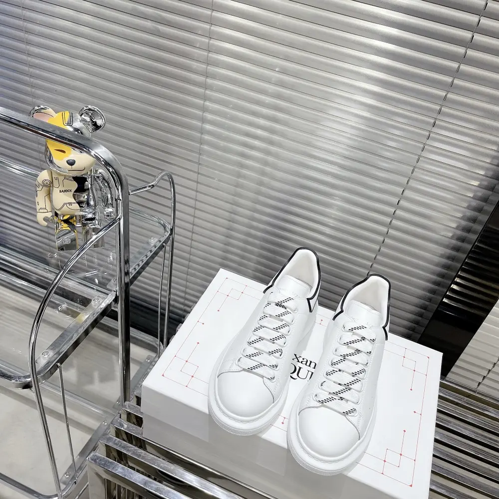 Alexander McQueen classic all-match white shoes