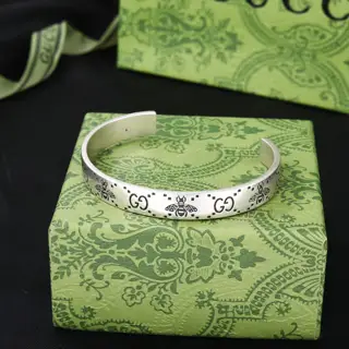 Gucci’s most popular double G bracelet is definitely Gucci’s style Exaggerated