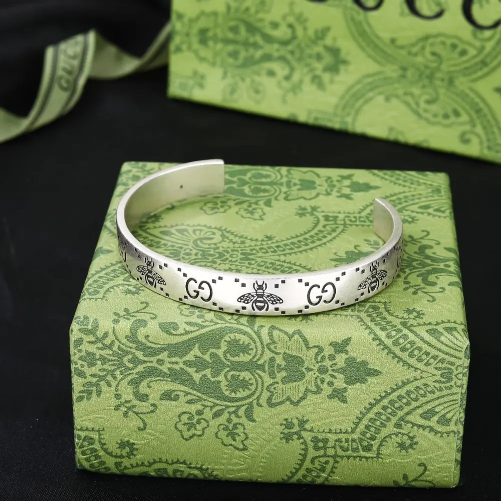 Gucci’s most popular double G bracelet is definitely Gucci’s style Exaggerated