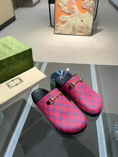 Gucci slippers couple style