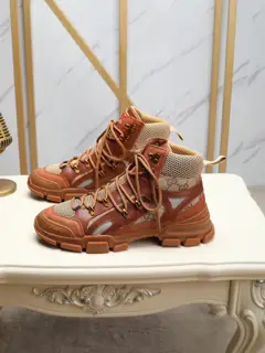 Gucci high-top casual shoes. The shoe shape is three-dimensional and handsome