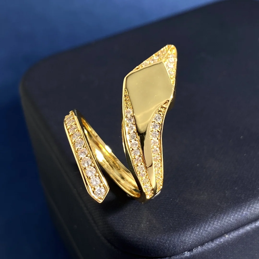 PRADA unmarked personalized diamond snake-shaped half-diamond triangle opening adjustable