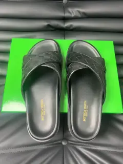 Bottega Veneta men’s spring and summer slippers