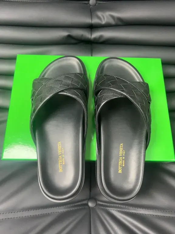 Bottega Veneta men’s spring and summer slippers