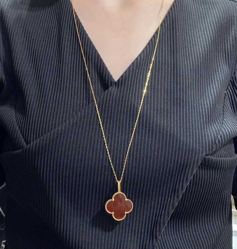 Van Cleef & Arpels High-end Mother-of-Pearl Large Four-Leaf Clover Necklace