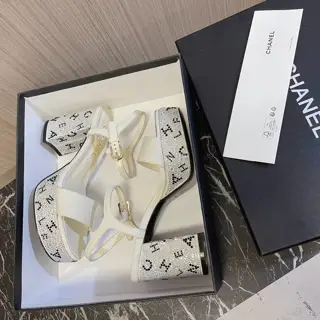 Chanel/Chanel…blingbling rhinestone sandals