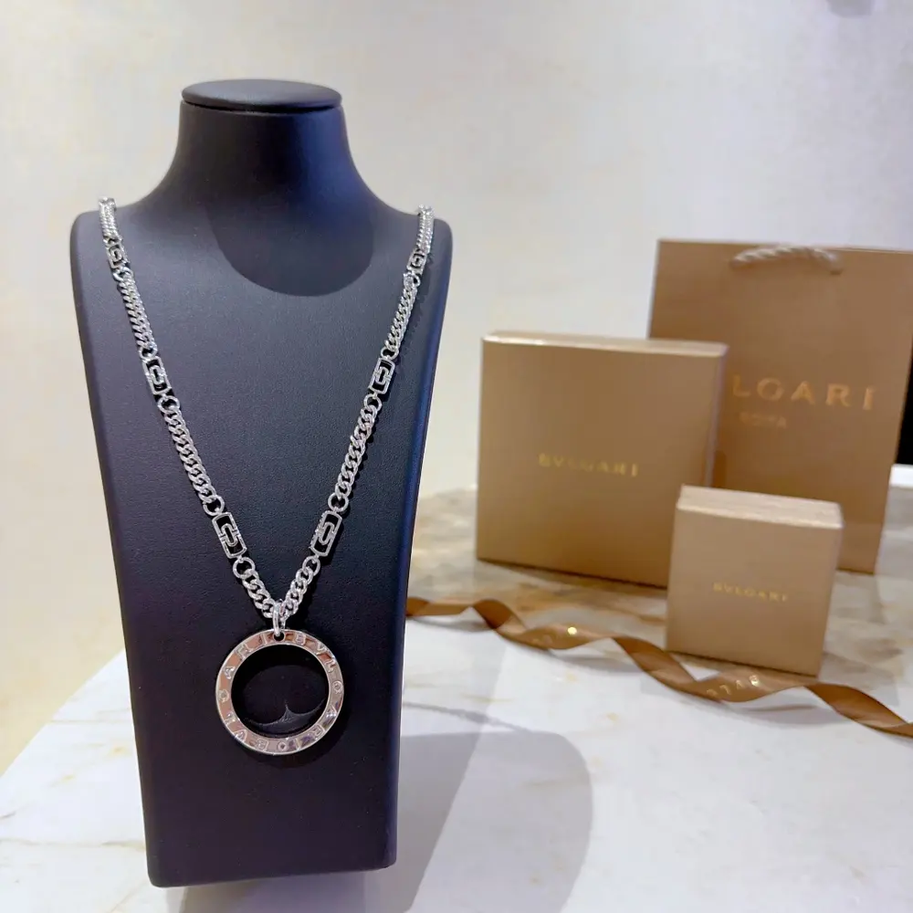 Bvlgari DIVAS’ DREAM series is in perfect condition and has invincible details. The unique
