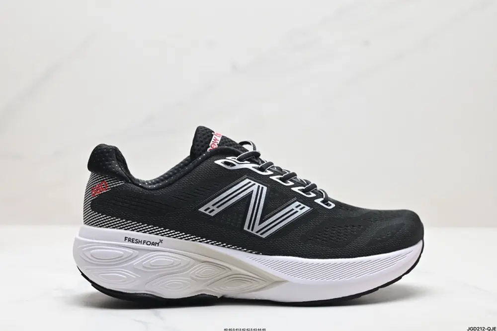 New Balance W880 series retro dad style casual sports jogging shoes The 880 series is New M880L15